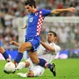 SJAJAN NOGOMETAŠ: Lampard mu je pokušao uzeti loptu u ovoj situaciji. Nije uspio. 