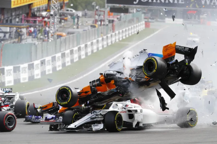 Iako su mnogi bili protiv uvođenja Halo, za&scaron;titne barijere iznad vozačevih glava, jedna je od sigurnosnih mjera koja je spasila život tada mladom Monegažaninu Charlesu Leclercu 