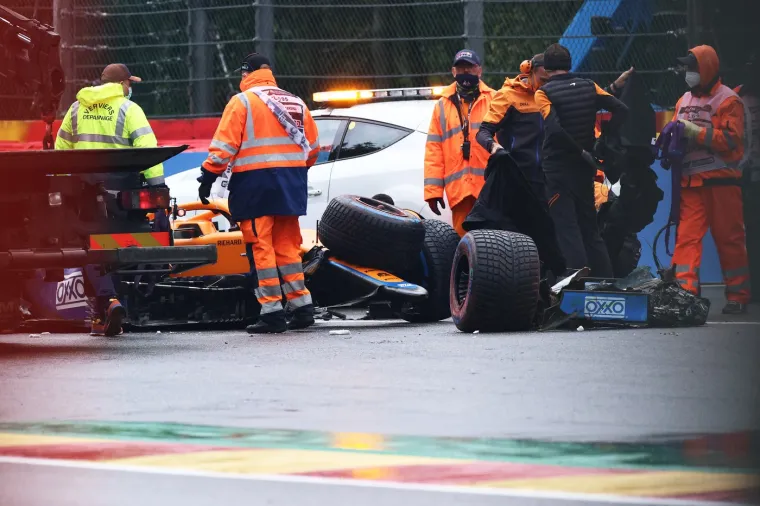 Ono &scaron;to je trebao biti red flag i prekid kvalifikacija zavr&scaron;ilo je te&scaron;kom nesrećom Birtanca Landa Norrisa. Spa, staza poznata po tome da je izrazito opasna pogotovo za vrijeme ki&scaron;nih uvjeta jo&scaron; jednom je svjedočila te&scaron;koj nesreći koja je trebala biti ranije spriječena. FIA je imala priliku zaustaviti kvalifikacije, ali odlučila je da su uvjeti sigurni iako je ki&scaron;a doslovno natopila cijelu stazu 