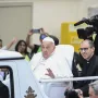 Dirljivi trenutci u Vatikanu: Papa Franjo vratio se među vjernike na proslavi Uskrsa