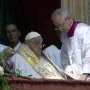 Dirljivi trenutci u Vatikanu: Papa Franjo vratio se među vjernike na proslavi Uskrsa