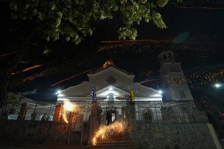 Iako je riječ o prijateljskom rivalstvu, slavljenik je iz godine u godinu nejasan jer obje crkve proglašavaju pobjede i dogovaraju se za revanš sljedeće godine. 