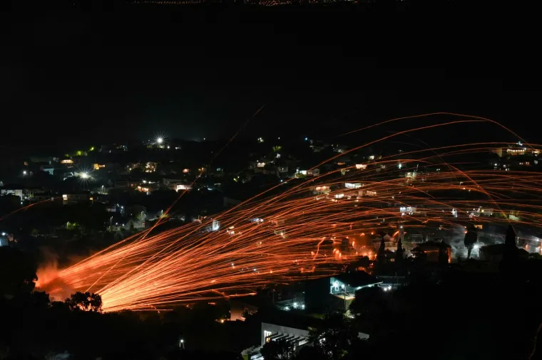 Nevjerojatno, ali istinito – dok vani bjesni spektakularna bitka - unutar obiju crkava održavaju se ponoćne uskrsne liturgija. 