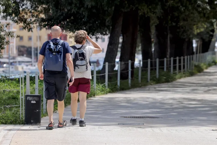 Sunčan dan u gradu: Zadranka u topu ukrala je sve poglede na &scaron;pici
