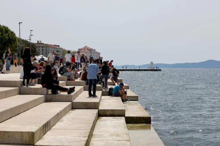 Sunčan dan u gradu: Zadranka u topu ukrala je sve poglede na &scaron;pici