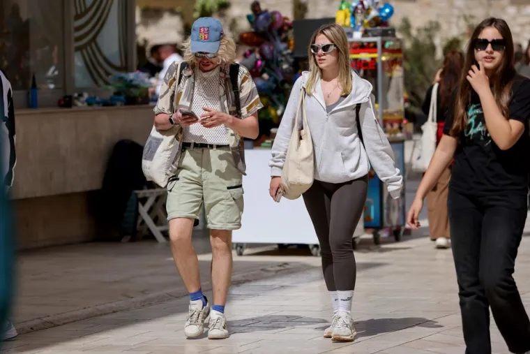 Sunčan dan u gradu: Zadranka u topu ukrala je sve poglede na &scaron;pici