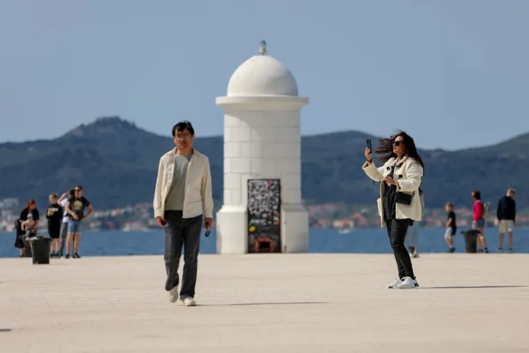 Sunčan dan u gradu: Zadranka u topu ukrala je sve poglede na &scaron;pici