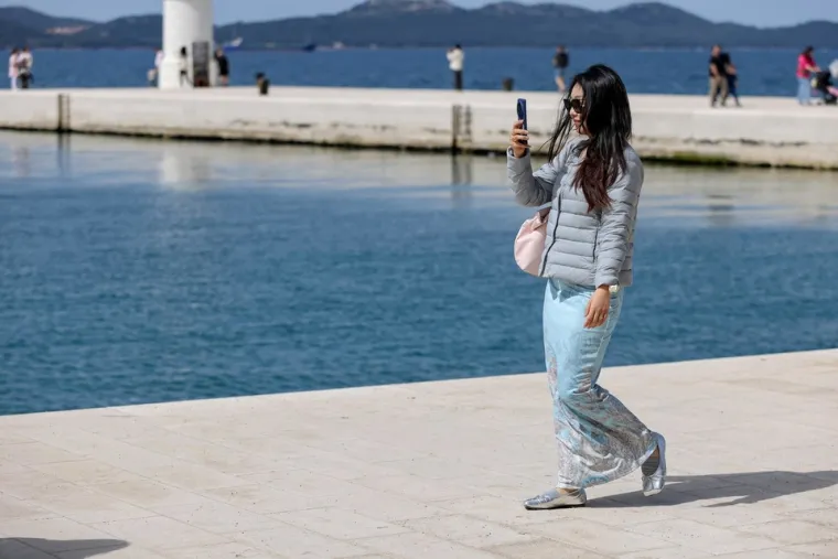 Sunčan dan u gradu: Zadranka u topu ukrala je sve poglede na &scaron;pici