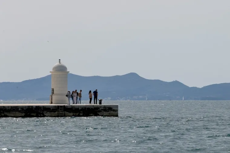 Sunčan dan u gradu: Zadranka u topu ukrala je sve poglede na &scaron;pici