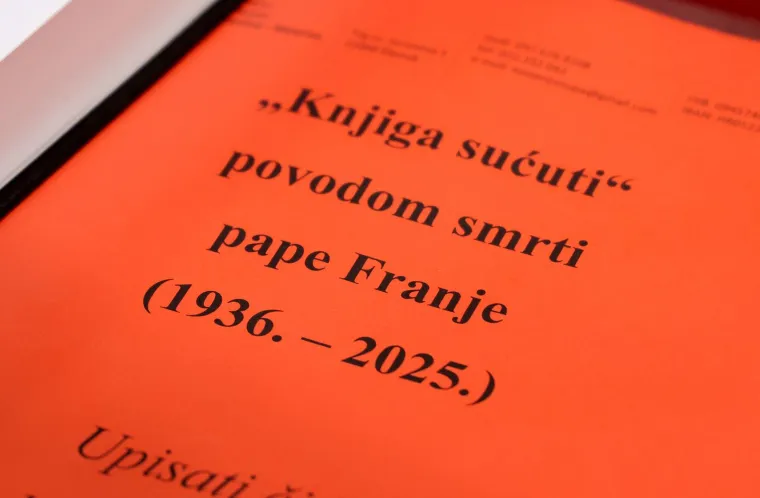 Hrvati se emotivnim porukama opra&scaron;taju od pape: 'Ljubav prema malim ljudima treba biti vodilja'
