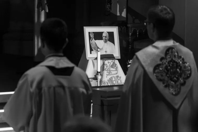 Hrvati se emotivnim porukama opra&scaron;taju od pape: 'Ljubav prema malim ljudima treba biti vodilja'