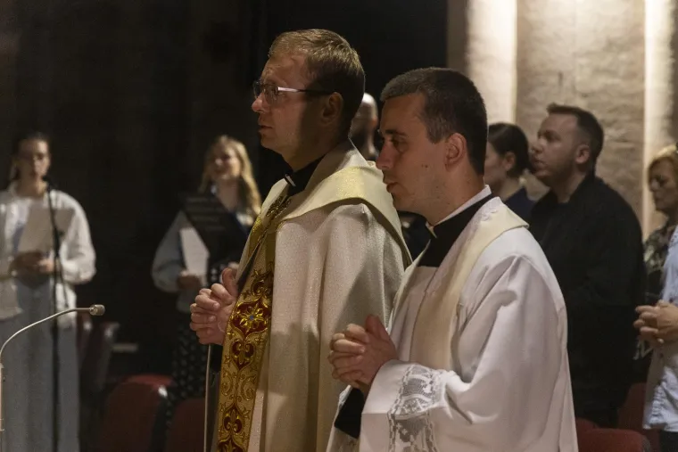 Hrvati se emotivnim porukama opra&scaron;taju od pape: 'Ljubav prema malim ljudima treba biti vodilja'