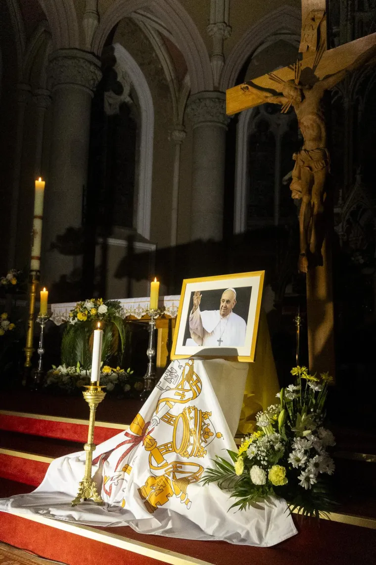 Hrvati se emotivnim porukama opra&scaron;taju od pape: 'Ljubav prema malim ljudima treba biti vodilja'