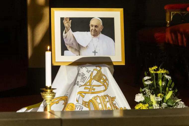 Hrvati se emotivnim porukama opra&scaron;taju od pape: 'Ljubav prema malim ljudima treba biti vodilja'