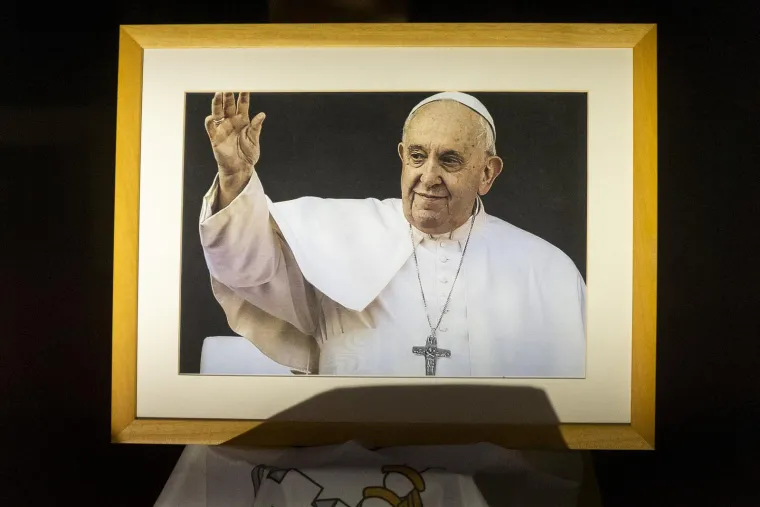 Hrvati se emotivnim porukama opra&scaron;taju od pape: 'Ljubav prema malim ljudima treba biti vodilja'