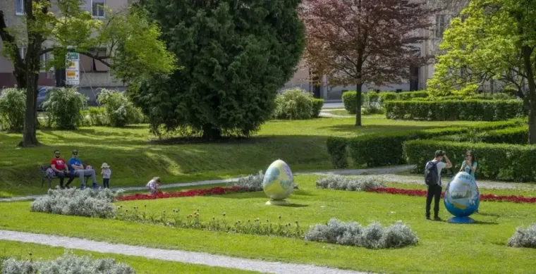 Dašak radosti i modne usklađenosti: Karlovčanka u traper kombinezonu oborila s nogu