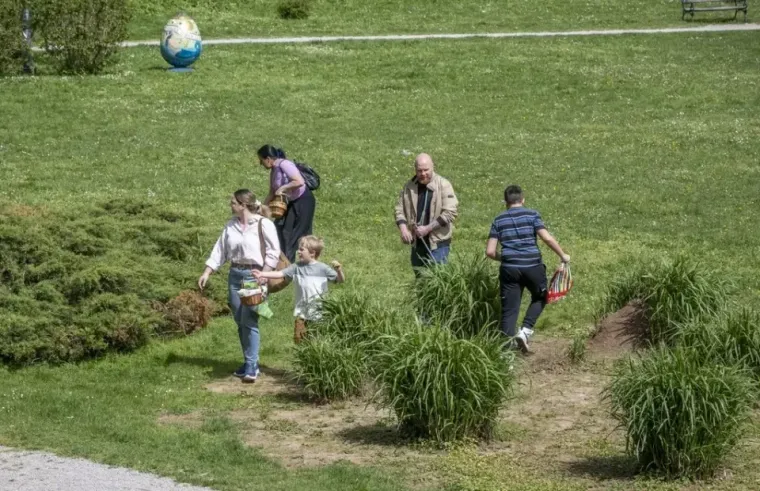 Dašak radosti i modne usklađenosti: Karlovčanka u traper kombinezonu oborila s nogu