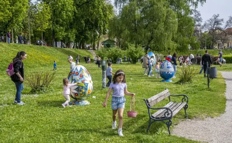 Da&scaron;ak radosti i modne usklađenosti: Karlovčanka u traper kombinezonu oborila s nogu