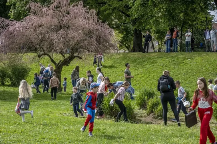 Da&scaron;ak radosti i modne usklađenosti: Karlovčanka u traper kombinezonu oborila s nogu
