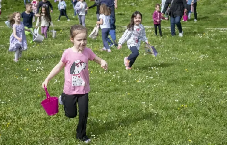 Da&scaron;ak radosti i modne usklađenosti: Karlovčanka u traper kombinezonu oborila s nogu