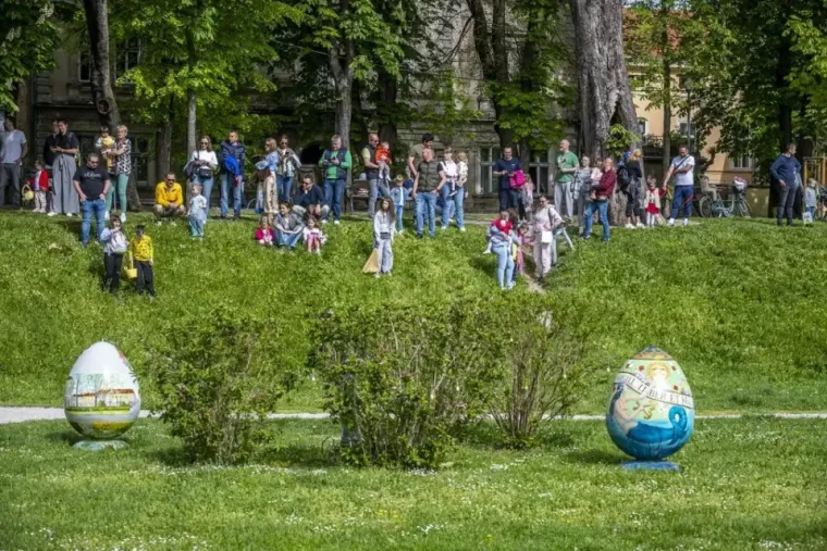 Da&scaron;ak radosti i modne usklađenosti: Karlovčanka u traper kombinezonu oborila s nogu
