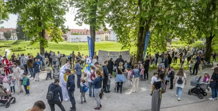 Da&scaron;ak radosti i modne usklađenosti: Karlovčanka u traper kombinezonu oborila s nogu