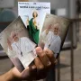 Objavljene prve fotografije tijela pape Franje: S krunicom u rukama, izloženo je u otvorenom lijesu