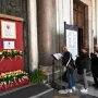 Objavljene prve fotografije tijela pape Franje: S krunicom u rukama, izloženo je u otvorenom lijesu