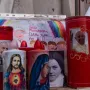 Objavljene prve fotografije tijela pape Franje: S krunicom u rukama, izloženo je u otvorenom lijesu