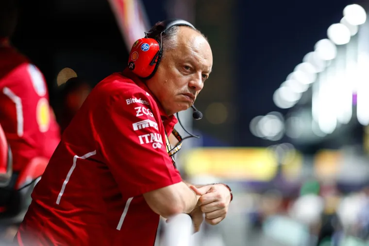 J. Lo se pojavila u izazovnoj odjeći, a onda je uslijedio skandal: Pogledajte gdje gleda Ferrarijev mehaničar