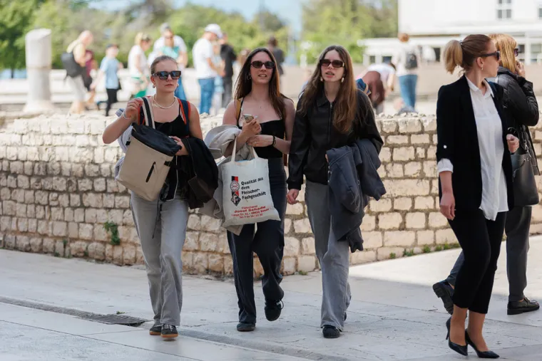 Nitko nije ostao ravnodu&scaron;an: Plavu&scaron;a u minici podigla je temperaturu na zadarskoj &scaron;pici