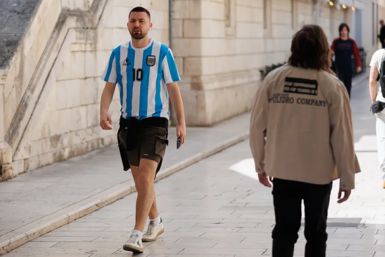 Nitko nije ostao ravnodu&scaron;an: Plavu&scaron;a u minici podigla je temperaturu na zadarskoj &scaron;pici