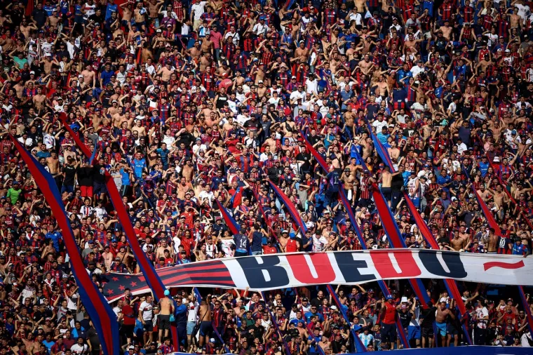 &quot;San Lorenzo no es de los dirigentes, es del pueblo.&quot; (San Lorenzo ne pripada upravi – on pripada narodu.)