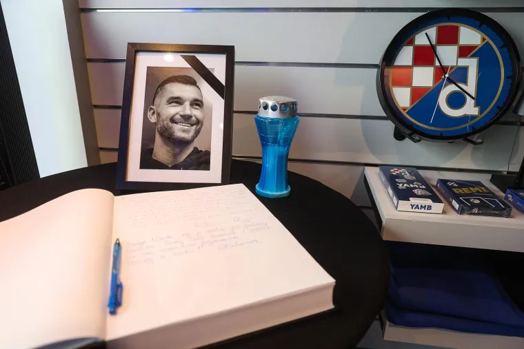 Otvorena knjiga žalosti za Pokrivača: Među prvima se upisao Zajec, evo što je napisao