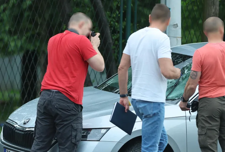 Policajci ih opkolili nasred ceste. Pokušali su pobjeći, ali nije im bilo spasa