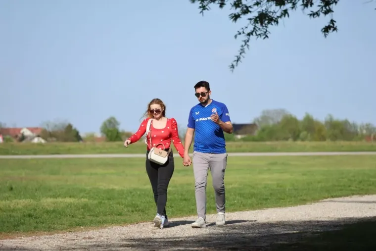 Jedna u bijelom, druga u crnom: Ove mlade Međimurke su svima zapele za oko