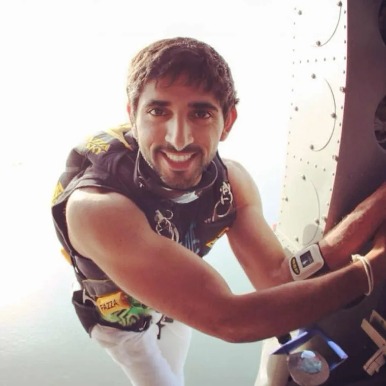 Aktivan je i na Twitteru, gdje ima vi&scaron;e od 2,4 milijuna pratitelja, a na dru&scaron;tvenim mrežama prate ga i svjetske zvijezde poput Cristiana Ronalda i Salmana Khana.