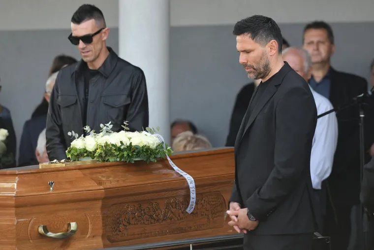 Posljednji ispraćaj Nikole Pokrivača. Prisustvovali brojni velikani hrvatskog nogometa