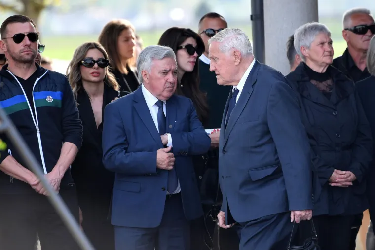 Posljednji ispraćaj Nikole Pokrivača. Prisustvovali brojni velikani hrvatskog nogometa