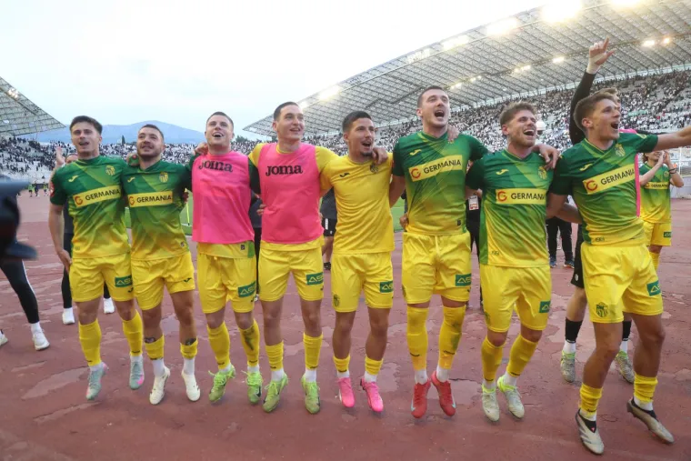 Kazna je bila ekspresna, jer je Istra stigla do prednosti u 35. minuti. Radošević je oteo loptu Pukštasu na svojoj polovici, uposlio Lončara koji je odličnom dijagonalom pronašao Lisicu na desnom krilu, a ovaj je poslao loptu kroz peterac koju je na drugoj vratnici dočekao Rozić i iskosa pogodio vrata.