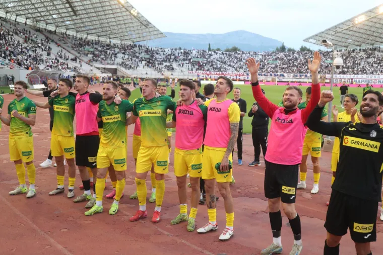 I nastavak je krenuo prilikom domaćih, Melnjak je odličnim udarcem iskosa s lijeve strane gađao pod samu gredu, ali Majkić je krajnjim naporom uspio odbiti loptu. Uslijedio je mlaki pritisak Hajduka bez prilika, dok je Istra svoju priliku čekala iz protunapada te ju je i dočekala u 69. minuti kada je Gagua proigrao Heistera, a ovaj je pokušao lobom sa 30 metara svladati Lučića no nije bio precizan.