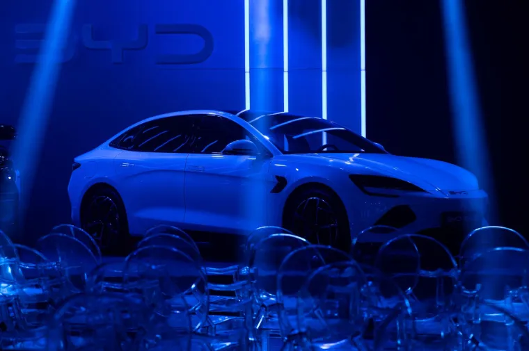 U studenom prošle godine, BYD je postao prvi proizvođač automobila na svijetu koji je dosegnuo proizvodni prag od 10 milijuna vozila nove energije – povijesna brojka koja svjedoči snažnoj predanosti kompanije održivom razvoju.