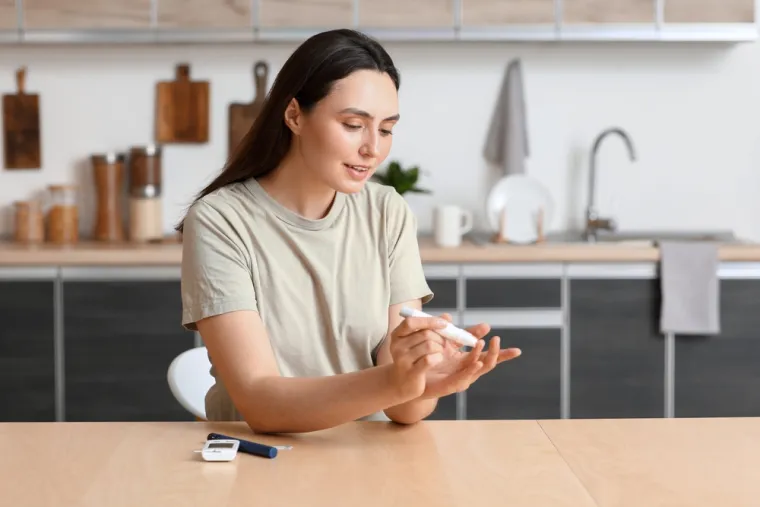 
16. Dijabetes: Nepravilnosti u razinama &scaron;ećera u krvi, visoke ili niske, mogu uzrokovati česte poremećaje ciklusa spavanja, &scaron;to dovodi do dugotrajnog osjećaja disanije ujutro i tijekom dana.