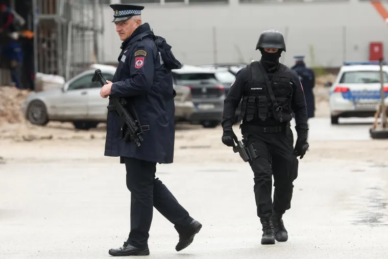 Duge cijevi i opaki momci: Naoružani specijalci čuvaju Milorada Dodika