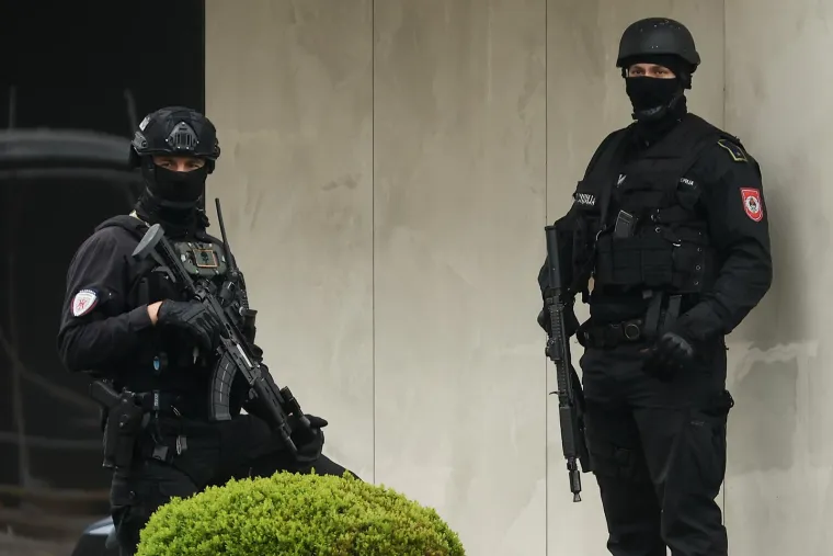 Duge cijevi i opaki momci: Naoružani specijalci čuvaju Milorada Dodika