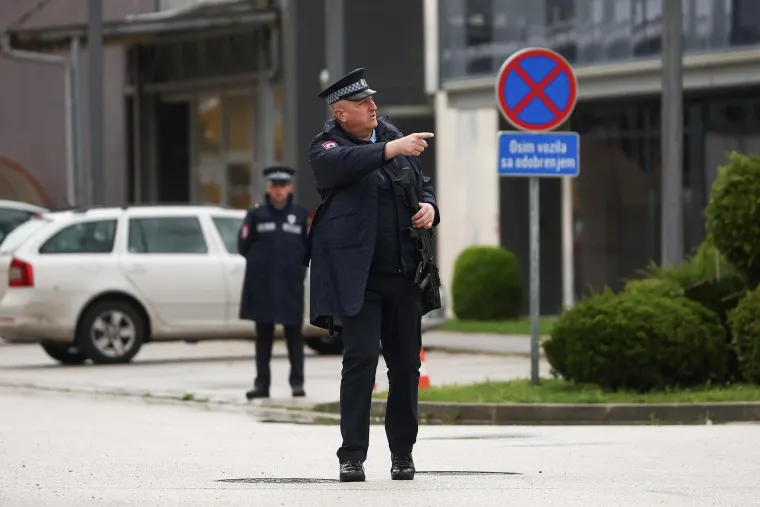 Duge cijevi i opaki momci: Naoružani specijalci čuvaju Milorada Dodika