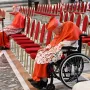 U subotu se više od 170 izaslanstava, uključujući šefove država i vlada, očekuje na Trgu svetog Petra na pogrebnoj ceremoniji, a još će milijuni diljem svijeta ceremoniju pratiti na malim ekranima.

