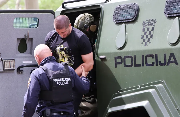 Također ih sumnjiče i za preprodaju oružja i organiziranje ubojstva u Ekvadoru.