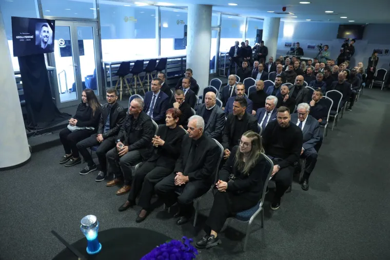Nesreću u kojoj je poginuo Pokrivač izazvao je 42-godišnji slovenski državljanin koji je upravljajući automobilom u smjeru juga nepropisno pretjecao na Turanjskoj zaobilaznici kod Karlovca.