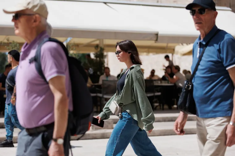 Zadar u pravom ljetnom điru: Zgodne Dalmatinke osvojile &scaron;picu u haljinama i kratkim hlačama